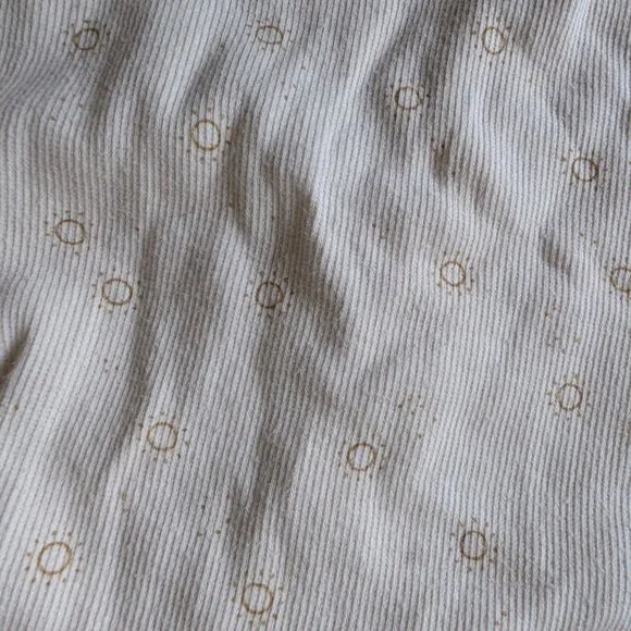 Quincy Mae Ribbed Ruffle Romper Suns - Picture 3 of 3